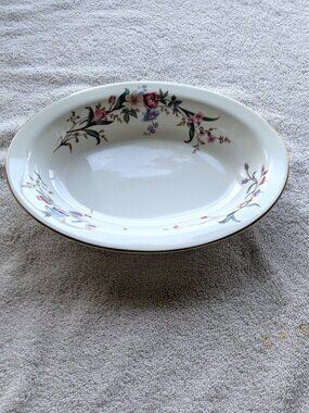 Wedgwood Devon Sprays 10" Oval Vegetable Bowl 1949-1965 Bright Florals Gold Trim